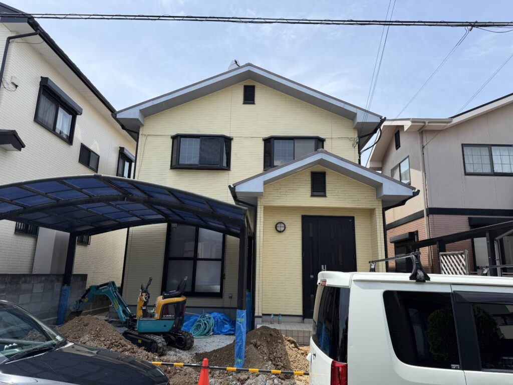 明石市O様邸 屋根・外壁塗装施工前 黄色系の外壁